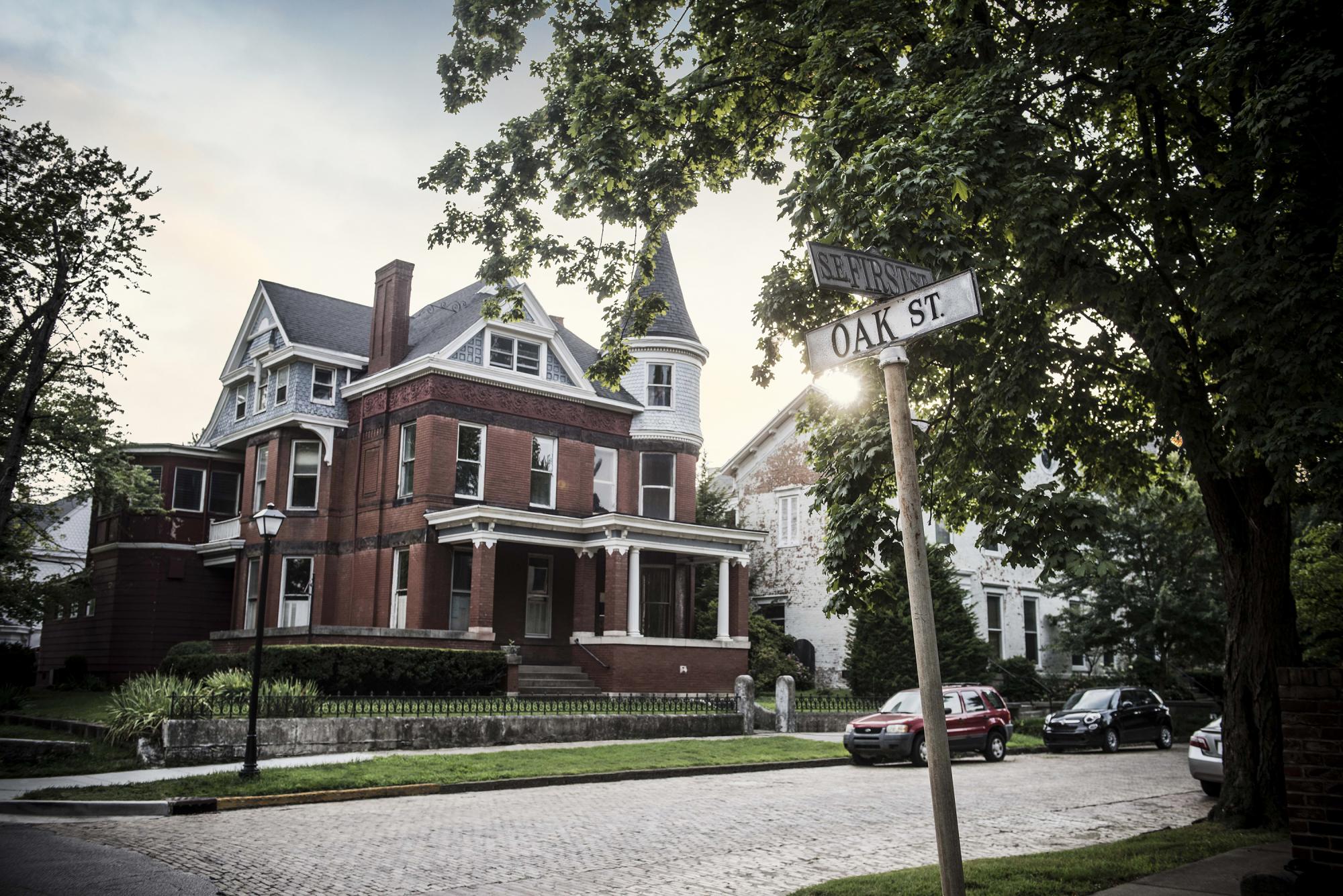 Evansville Indiana - Riverfront Historic District Neighborhood - 421 SE 1st Street