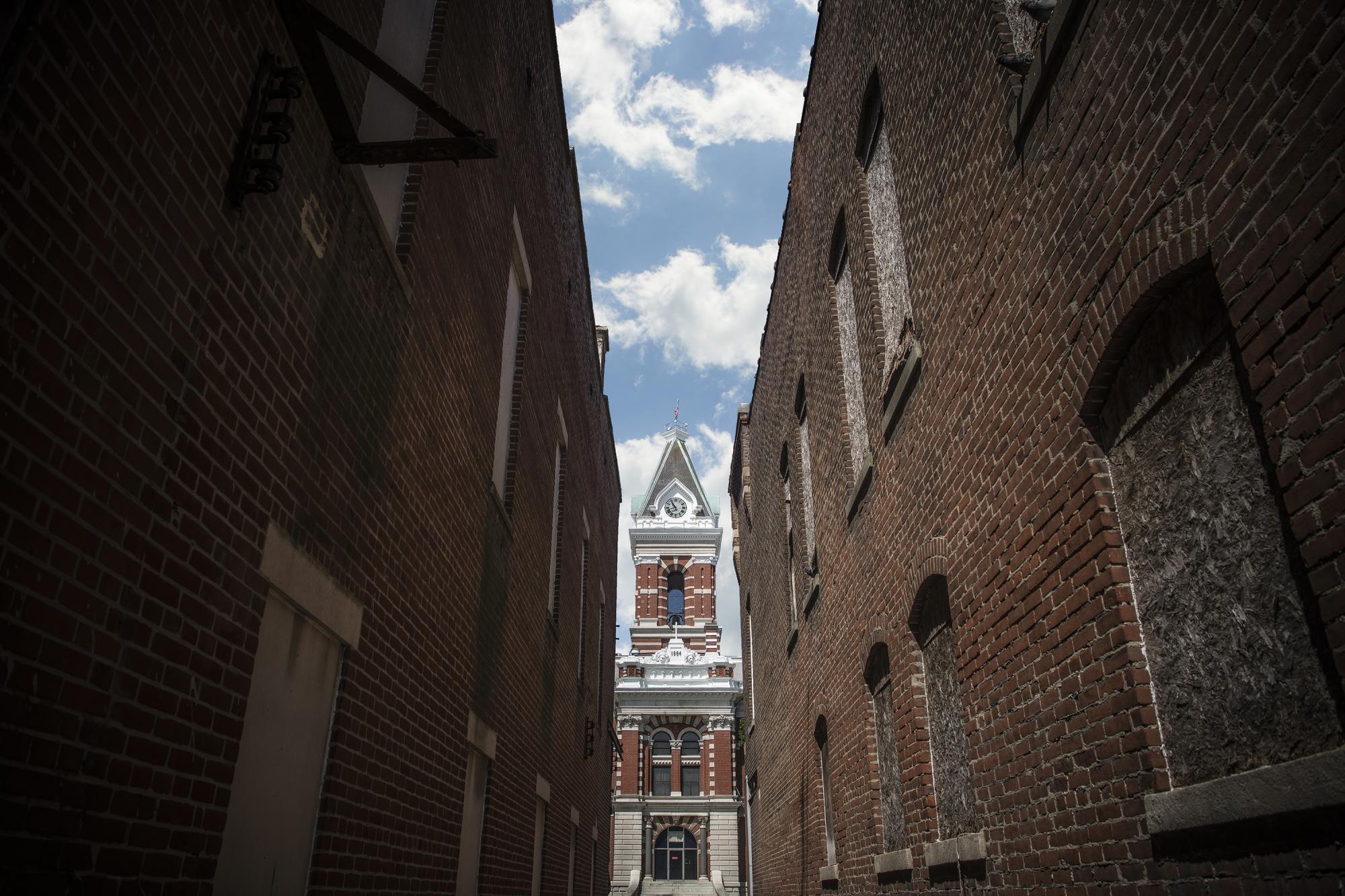 Princeton Indiana - Courthouse Alley View